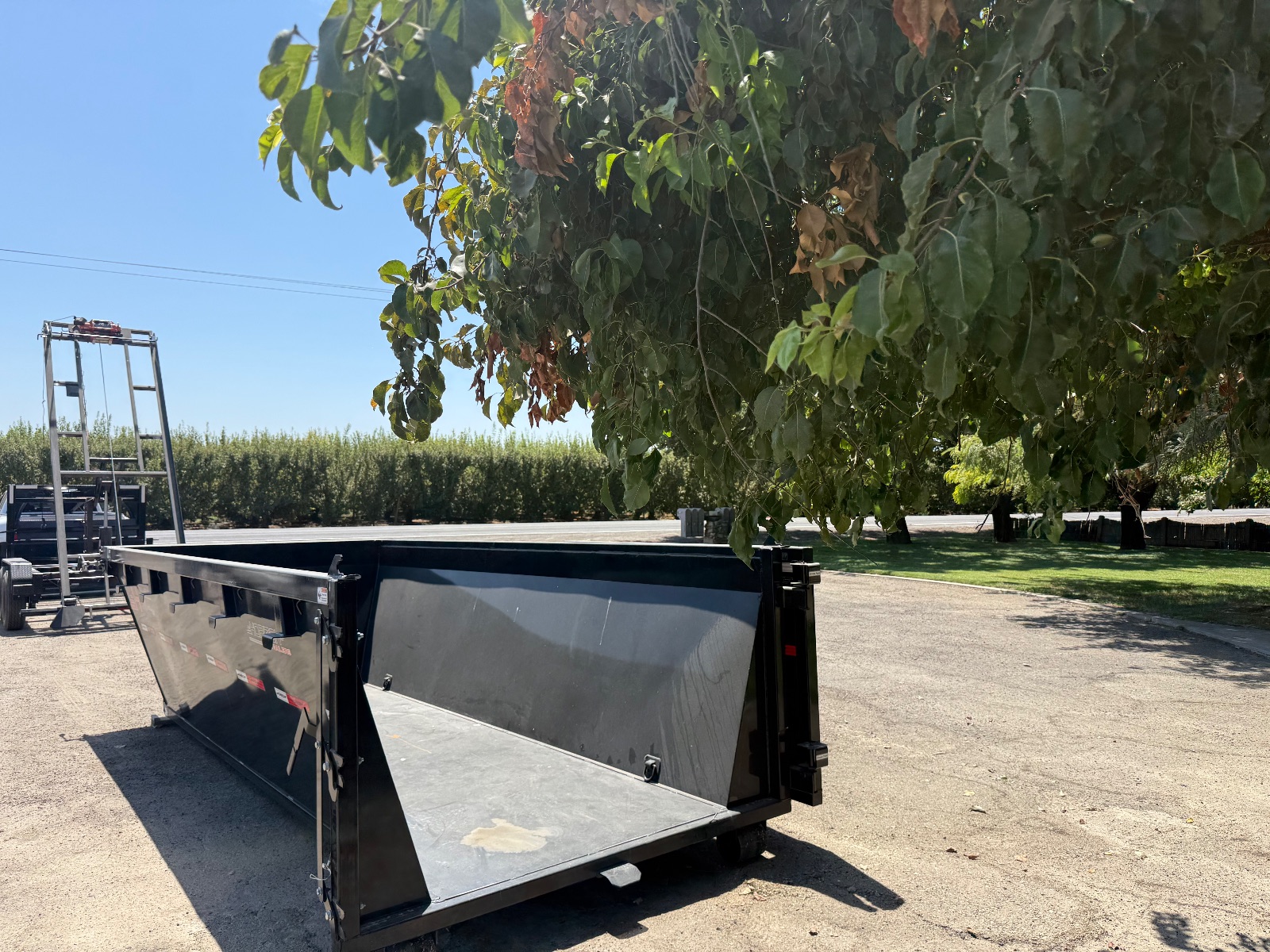 15-yard roll-off container, side profile